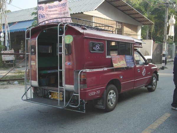 vehicles-in-thai-song-taew สองแถว