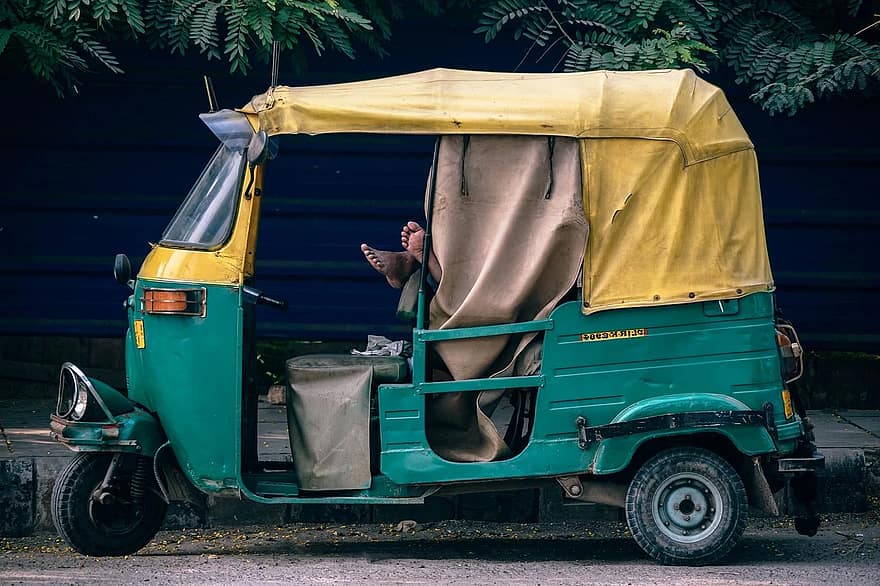 Vehicles in Thai ตุ๊กตุ๊ก